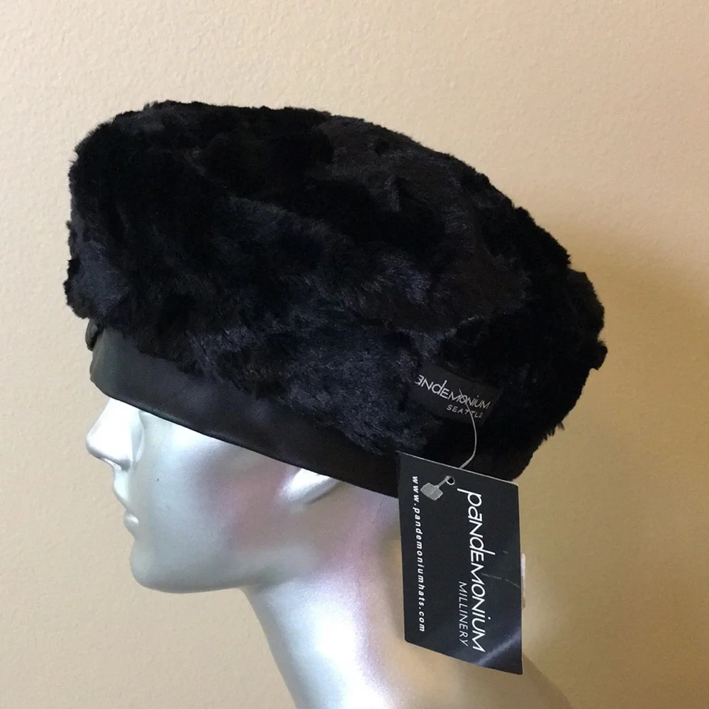 Pandemonium Beret, Reversible - Luxury Faux Fur in Smoky Essence With Black